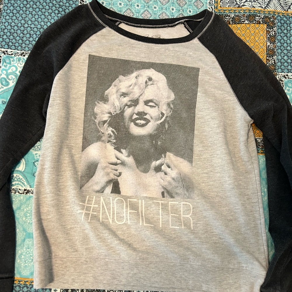 Sweatshirt